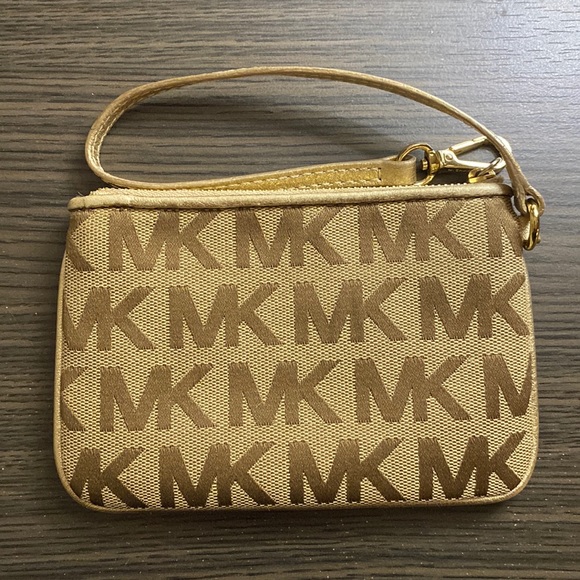 Michael Kors Handbags - Michael Kors Wristlet
